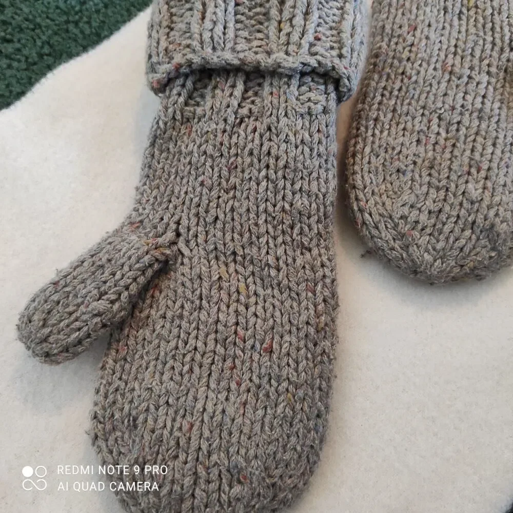 GAP Hand Knit Cable Mittens Women S/M Heather Gray Wool Blend Winter Gloves
